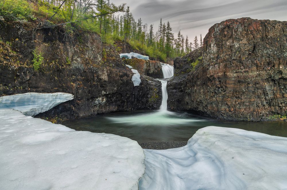 Магия ночного водопада