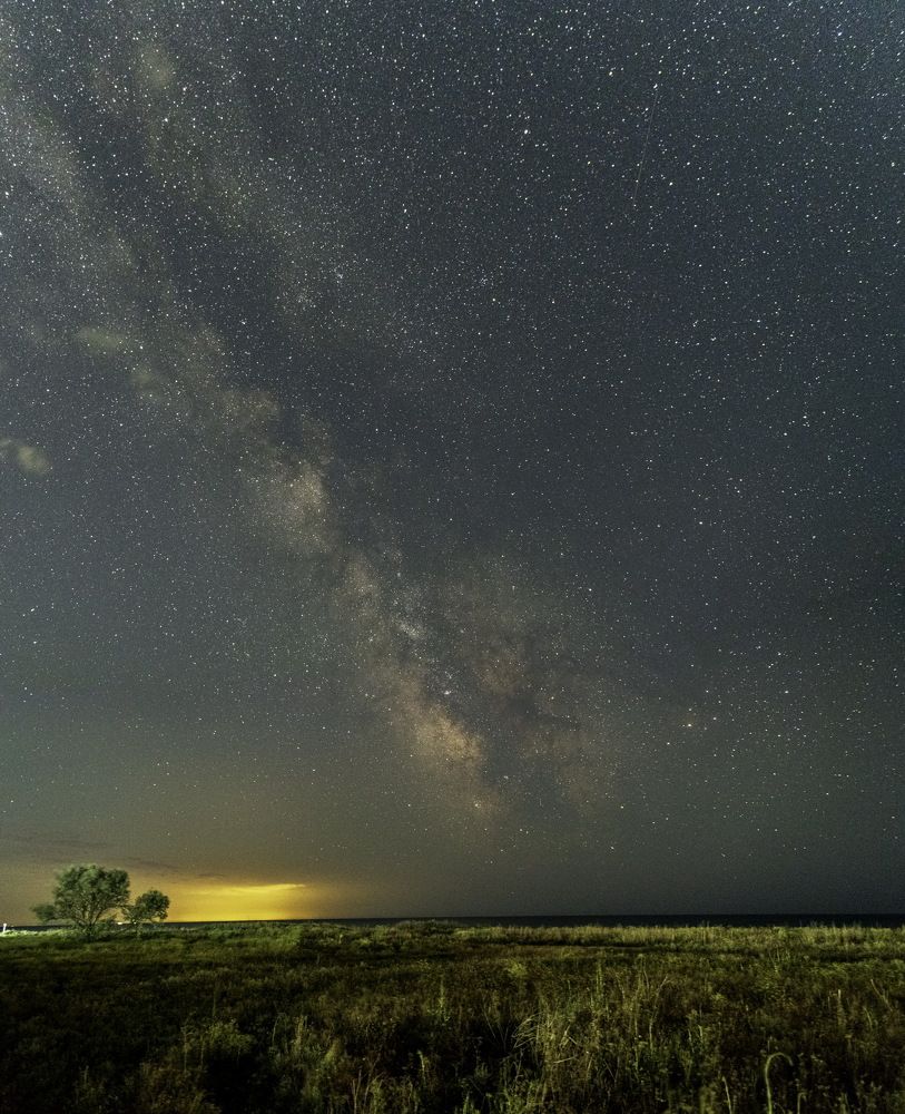 Огни Евпатории над Чёрным морем.