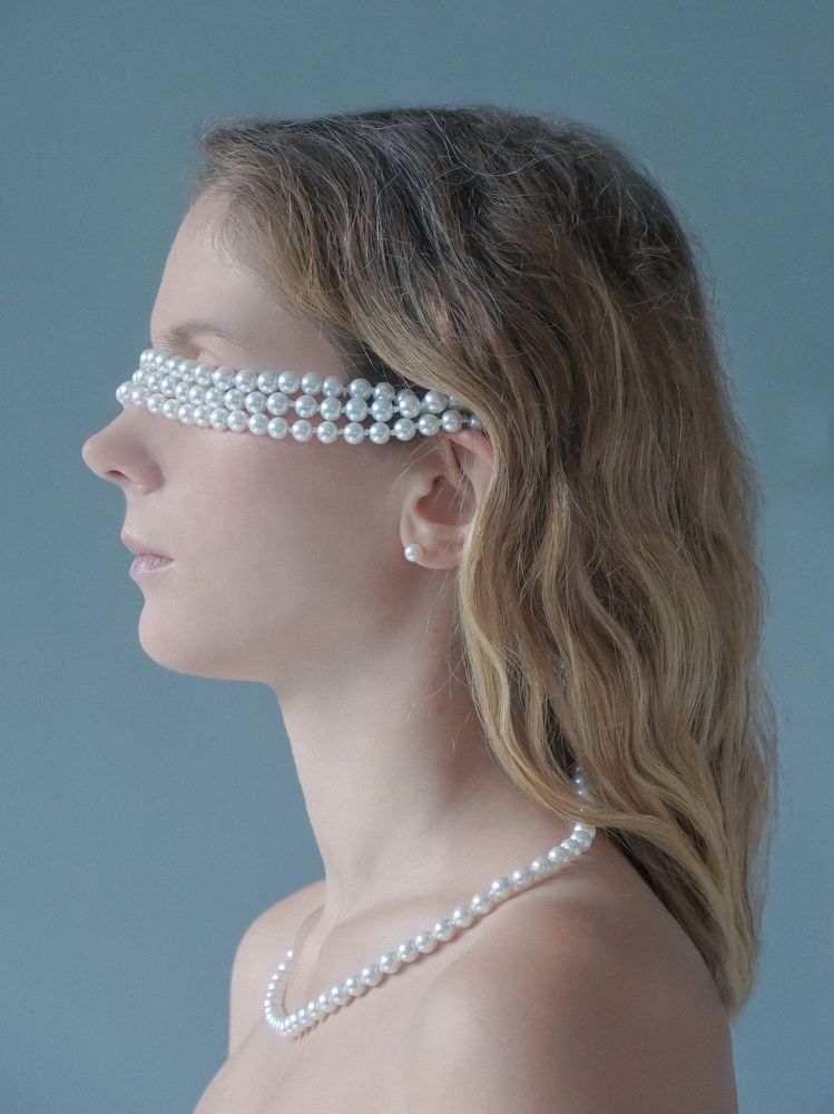 Широко открытыми глазами