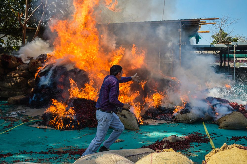 Dried Chili stock leapt into flames