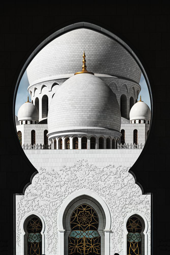 Symmetry and gradients of the White Mosque