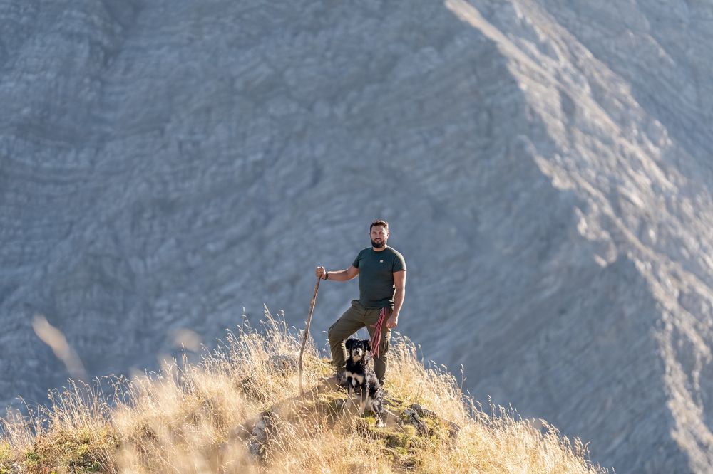 Montains adventure. Best Friends