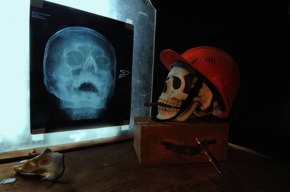 Жизнь лечит тебя от иллюзий.