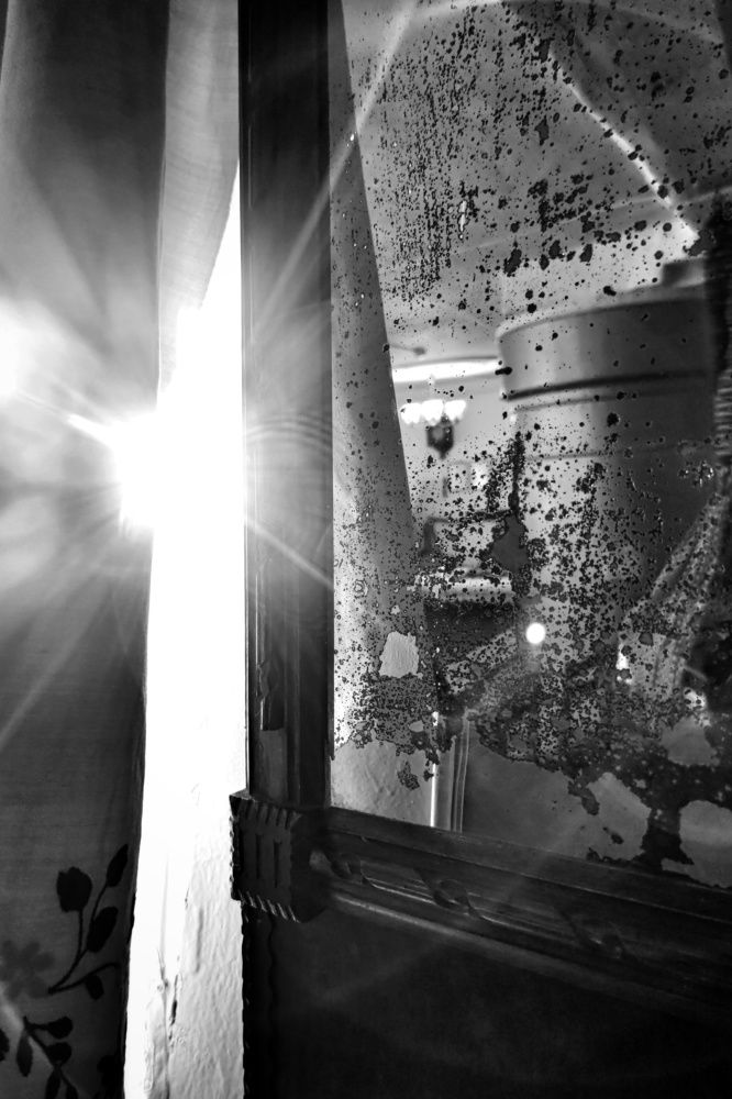 Зеркало в старом доме