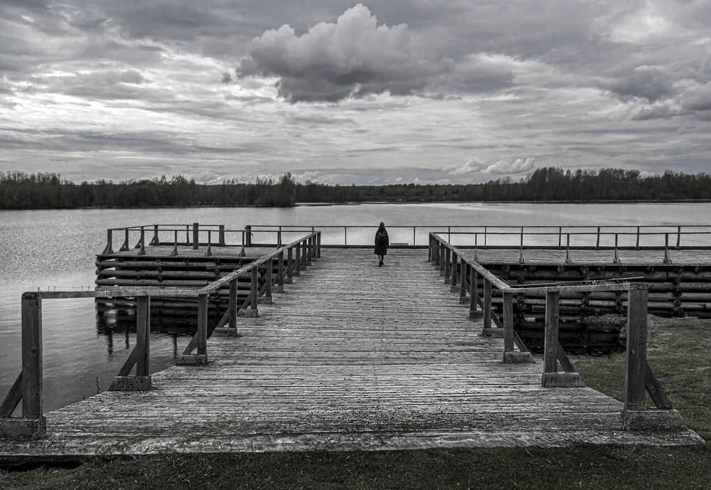 Пройти по причалу