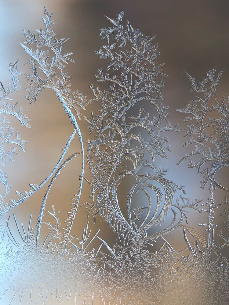 Узоры на окне