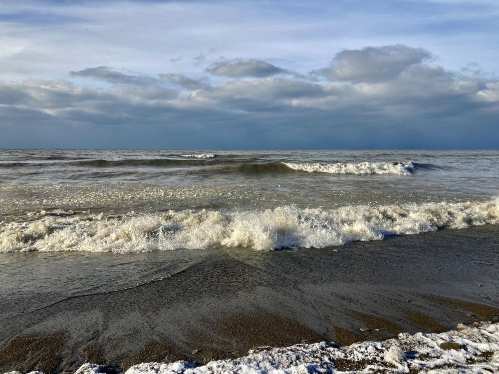 Winter Storm Waves on Lake Erie