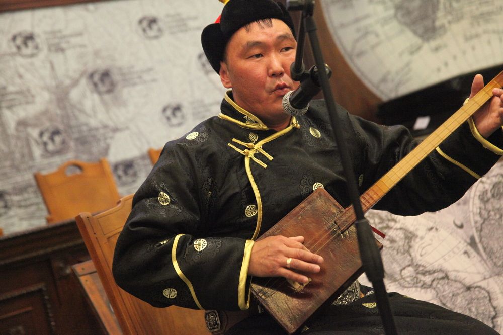 Горловое пение