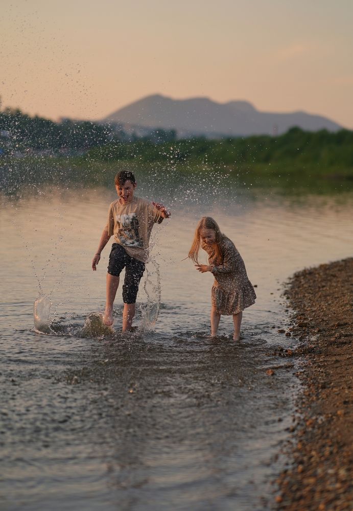 Вечер у пруда