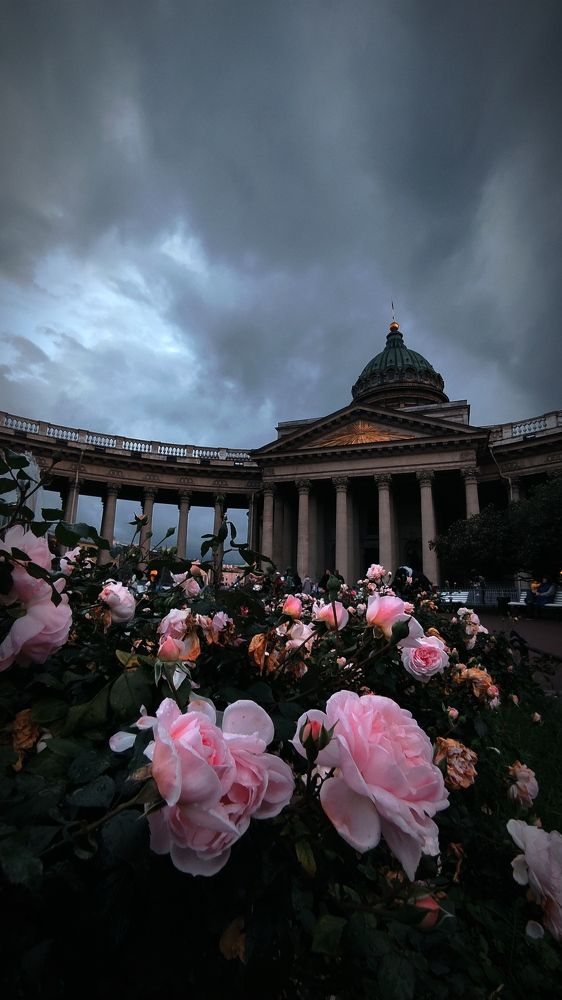 Тучи над Казанским собором