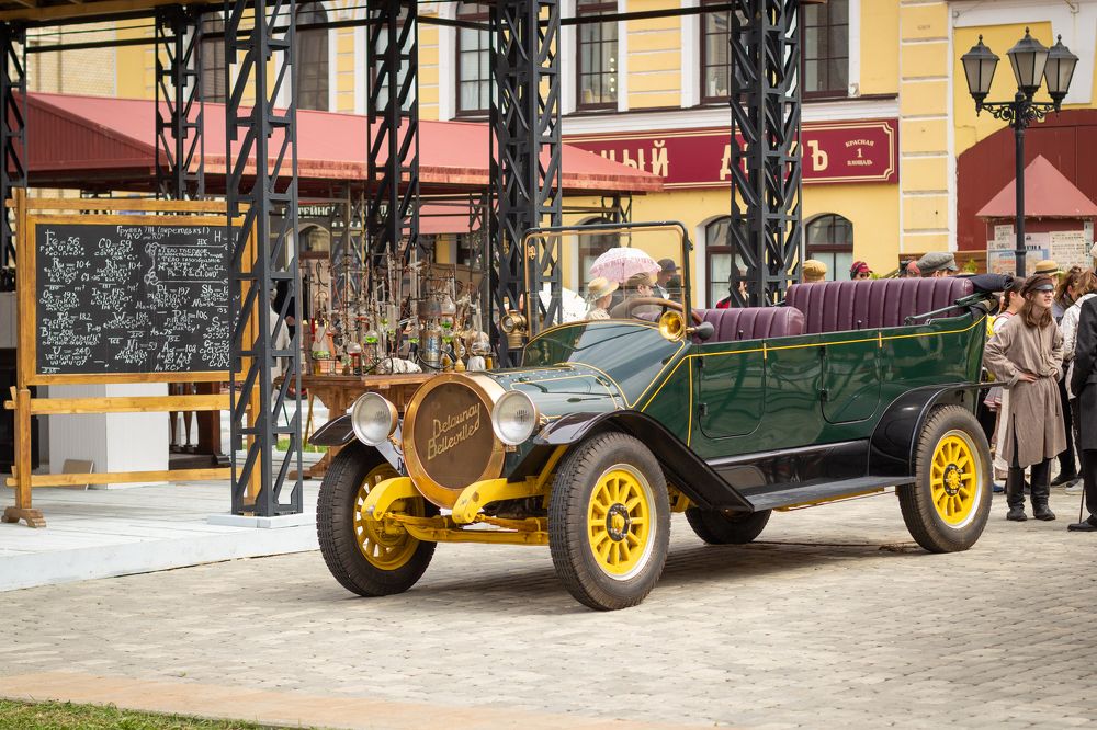 Photograph by Anton Hantov