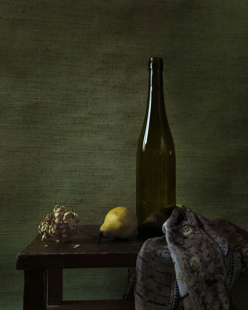 Натюрморт с грушей