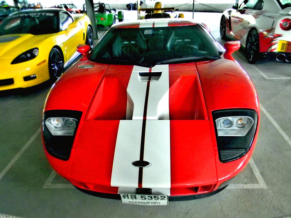 Красный форд