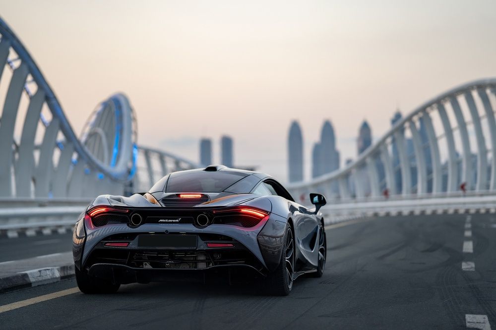 Mclaren in Dubai Meydan Bridge