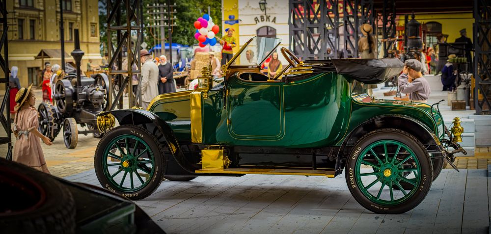 Photograph by Anton Hantov