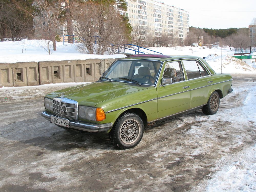 Зелёный мерседес