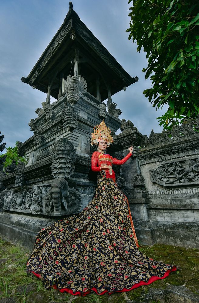 woman in traditional clothing