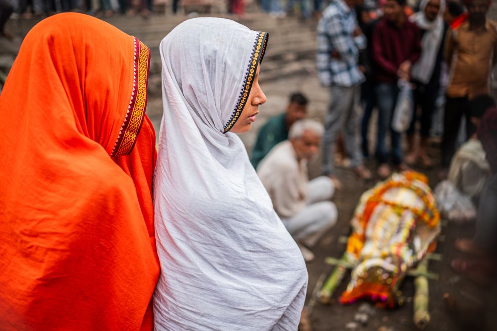 Echoes of Resilience: Youth Amidst Grief at Manikarnika Ghat