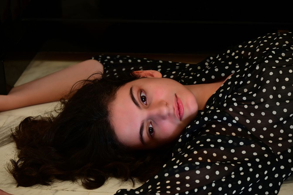 Girl with a 1940 dress