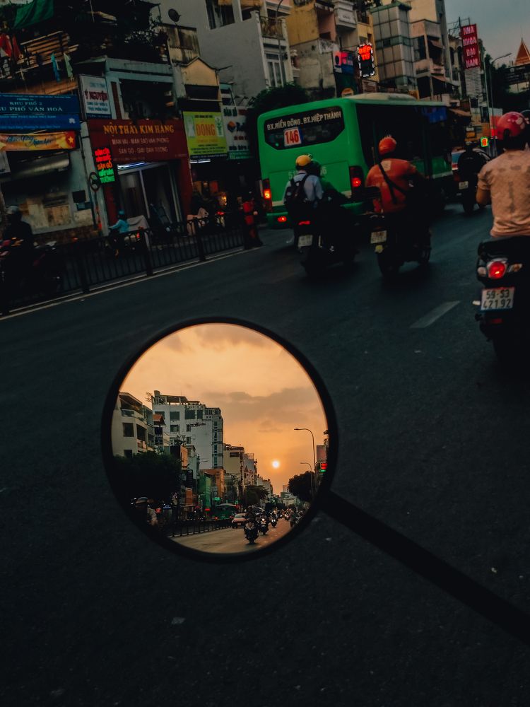 Thành Phố Trong Gương