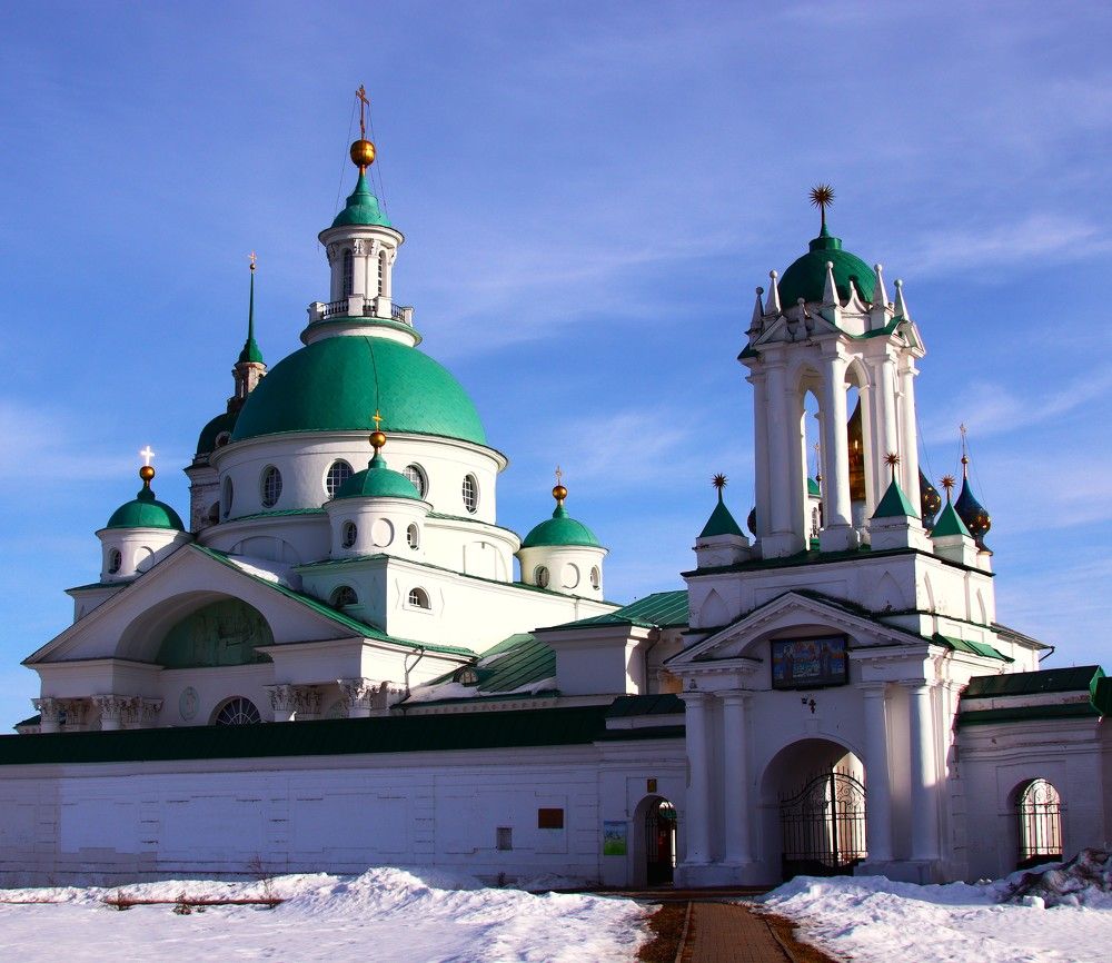 Старинный монастырь