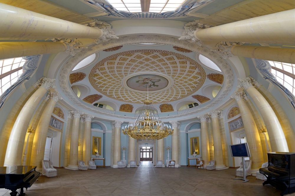 Овальный зал