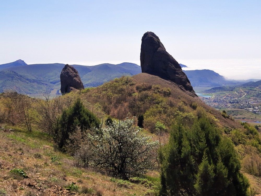Скалы Чатал-Кая (Два Брата), Судакский район