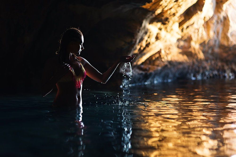 В морской пещере