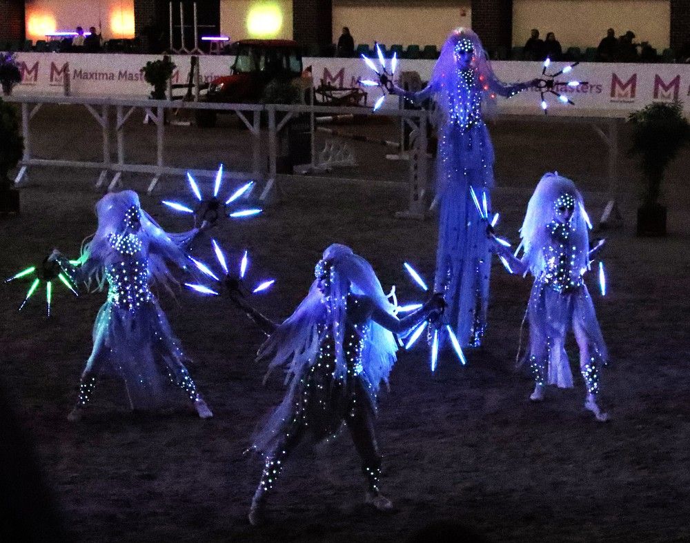 Светящиеся дивы.