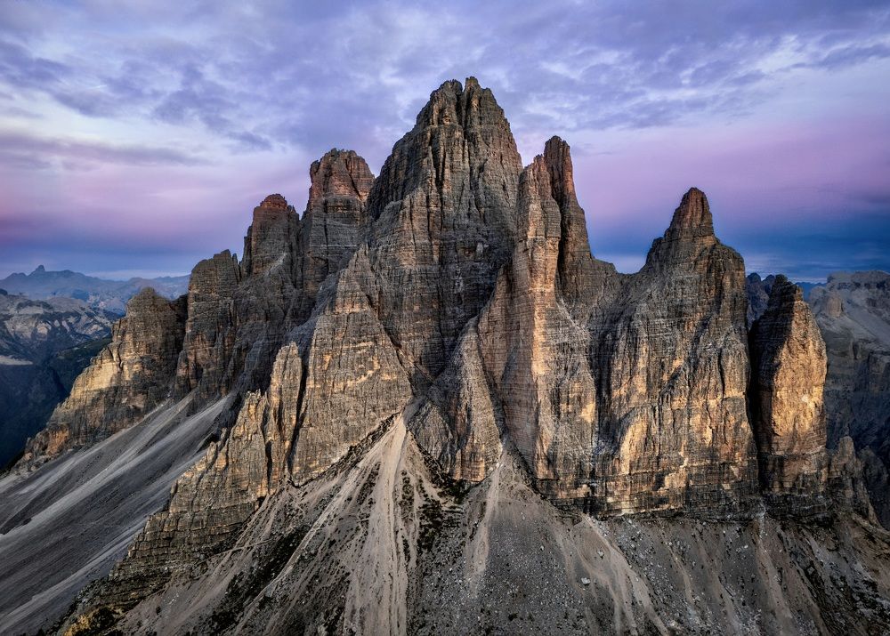 Восход солнца над пиками