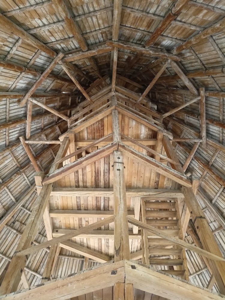 Под куполом