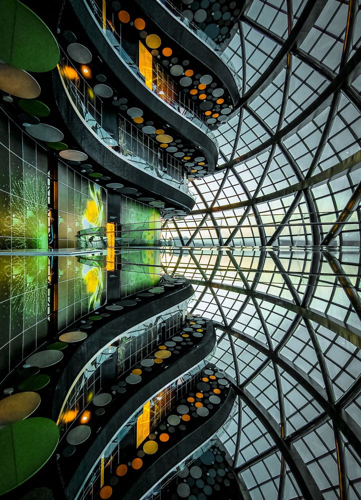 Symmetry in reflection