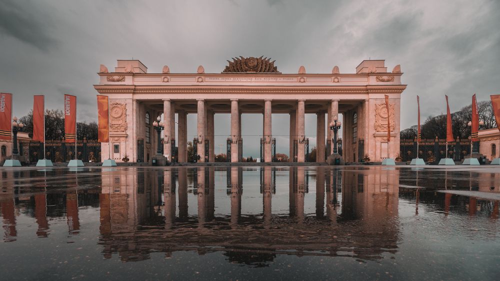 Отражение Парка Горького