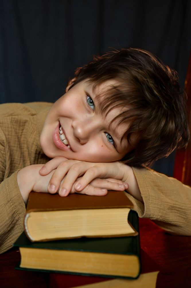 Мальчик с  книгой