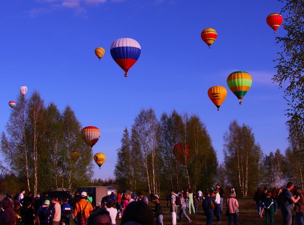 РАЗНОЦВЕТНЫЕ,НАДУВНЫЕ ШАРЫ