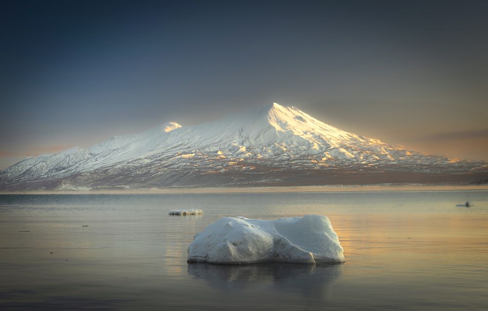 Вулкан Богдан Хмельницкий зимой