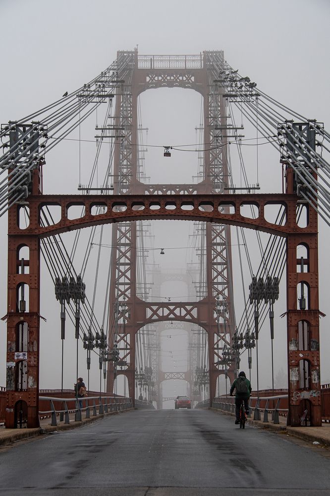 Niebla en el Puente Colgante
