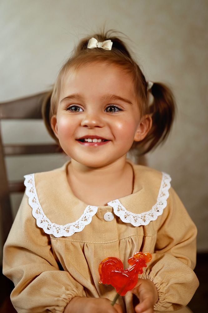 Девочка с леденцом