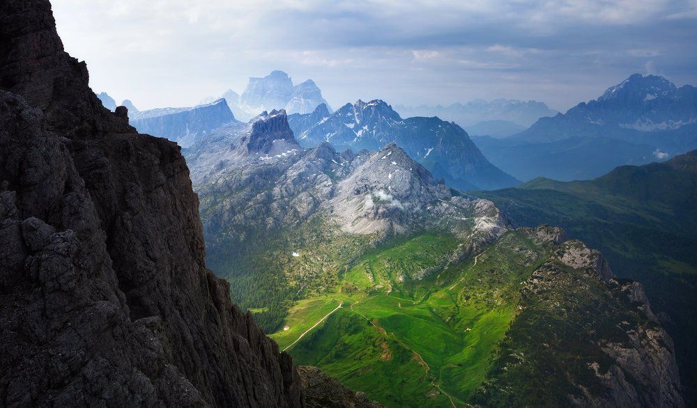 Доломиты зеленью политы