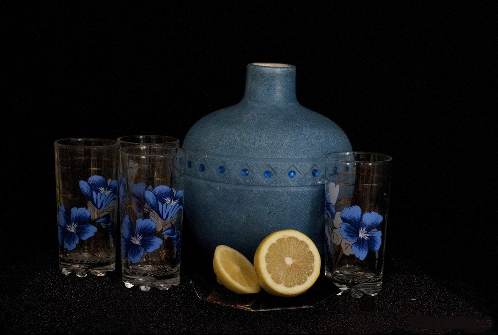 Натюрморт с голубой вазой