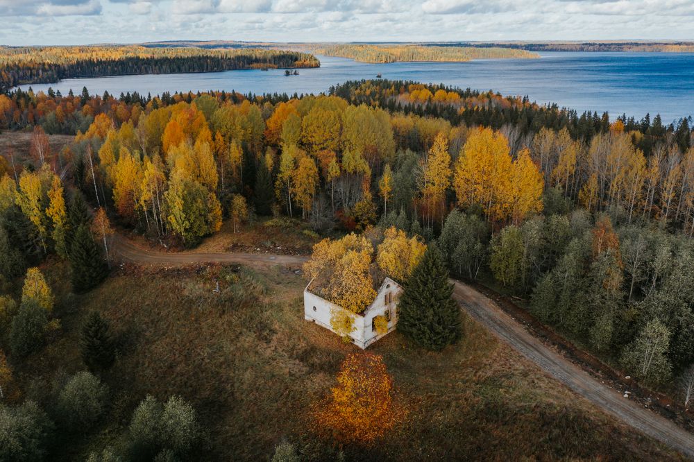 Школа с видом на Ладогу