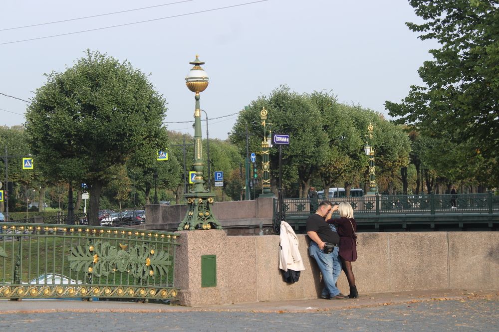 У мостов