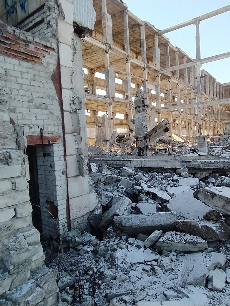 Бывший завод "Кристалл".