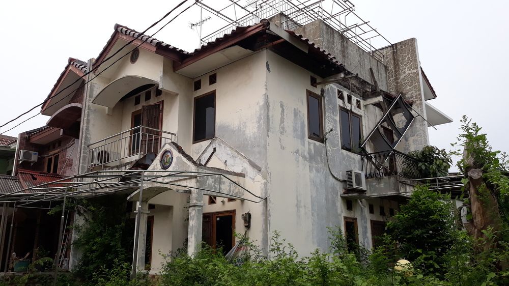 A house abandoned by its owner