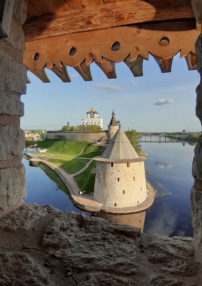 Слияние Псковы и Великой.