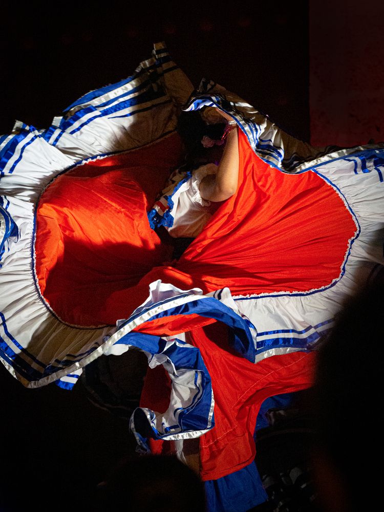 Bailarina del grupo Yerres