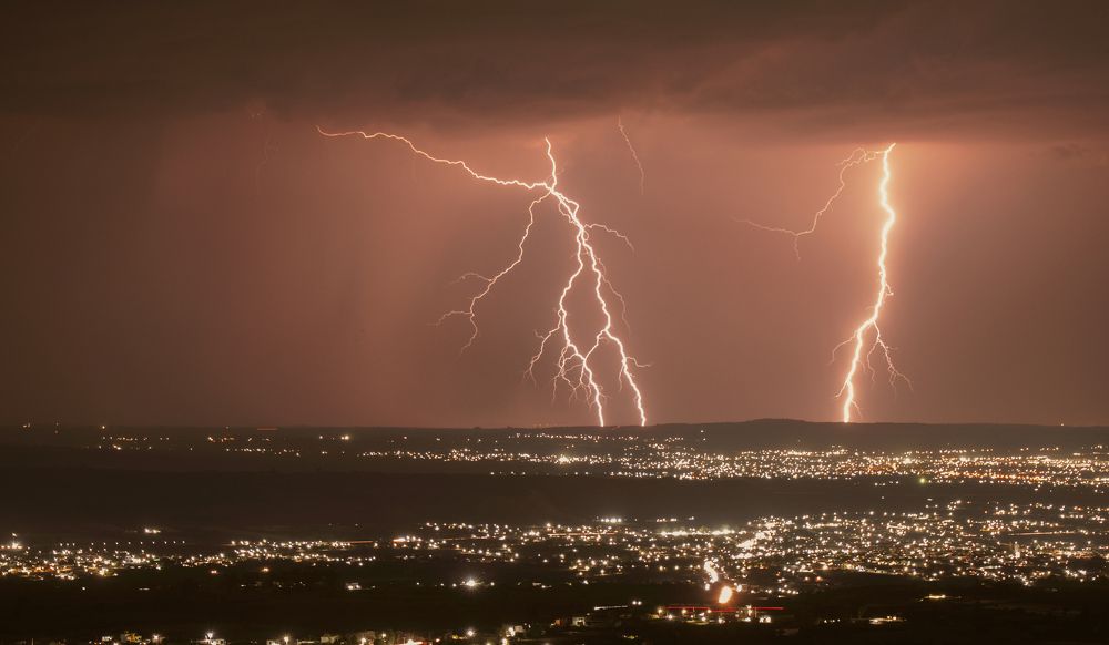 Rayos sobre la ciudad