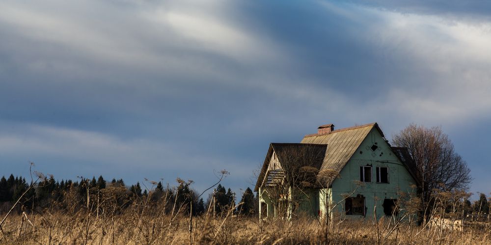 В полях забытый