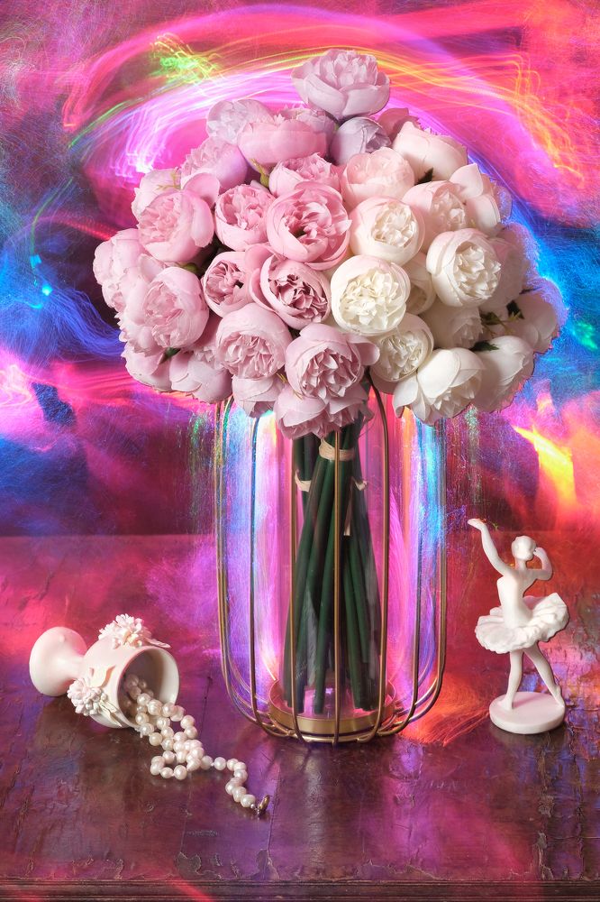 Букет в неоновом свете