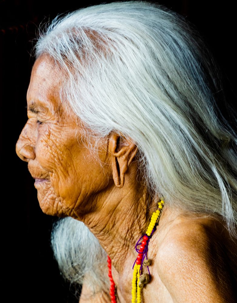 The old wonam with white hair